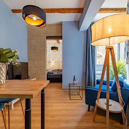 Le Bleu Jean Denim Arenes - Une Nuit A Nimes Exterior photo
